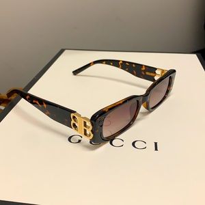 Sunglasses Balenciaga style